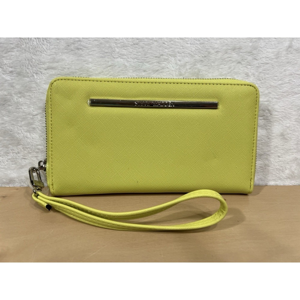 WALLET ZIP AROUND WRISTLET STEVE MADDEN YELLOW